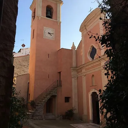 Konukevi La Nipitella 3*